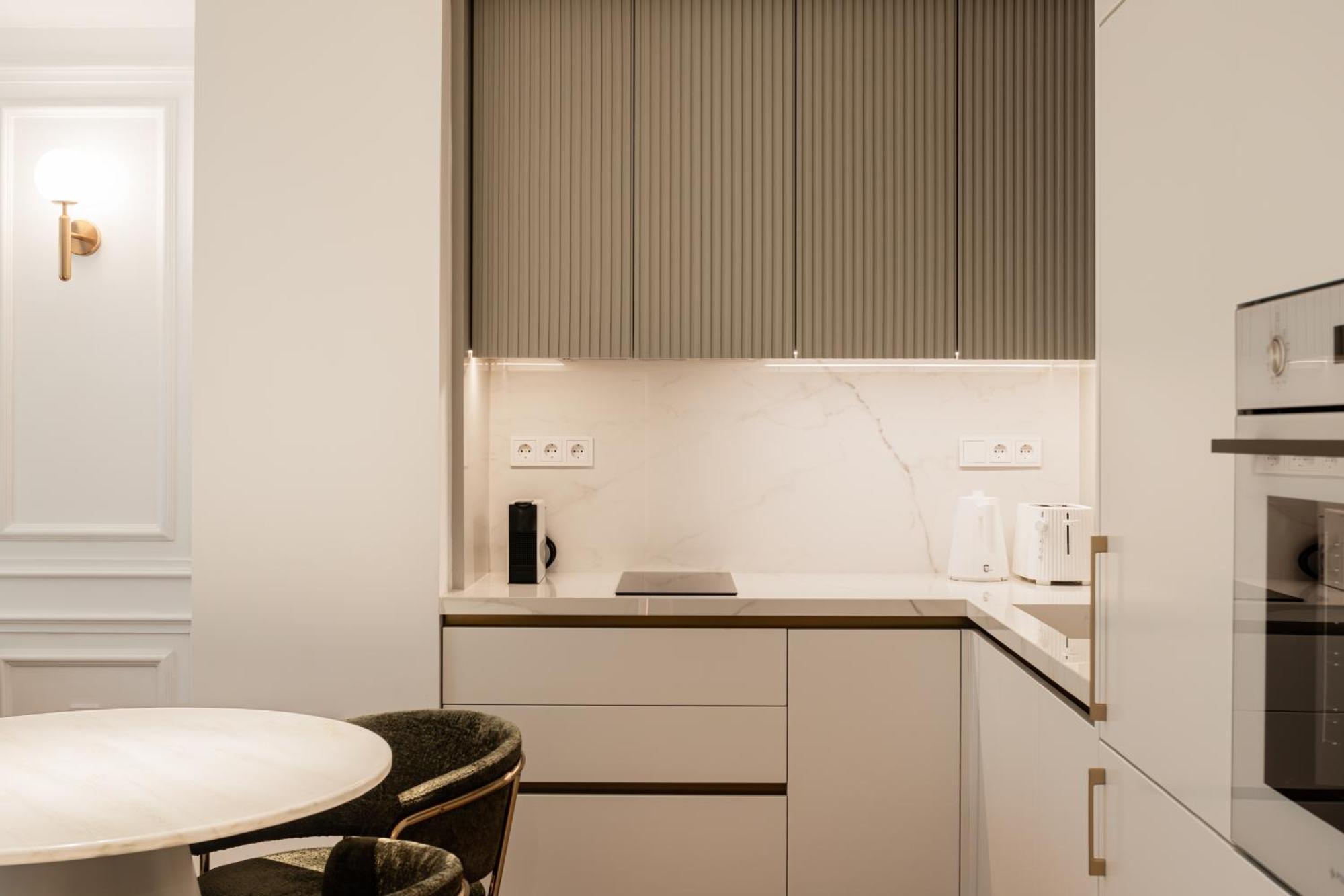 Elegant Apartment A Breath Away From The Acropolis เอเธนส์ ภายนอก รูปภาพ
